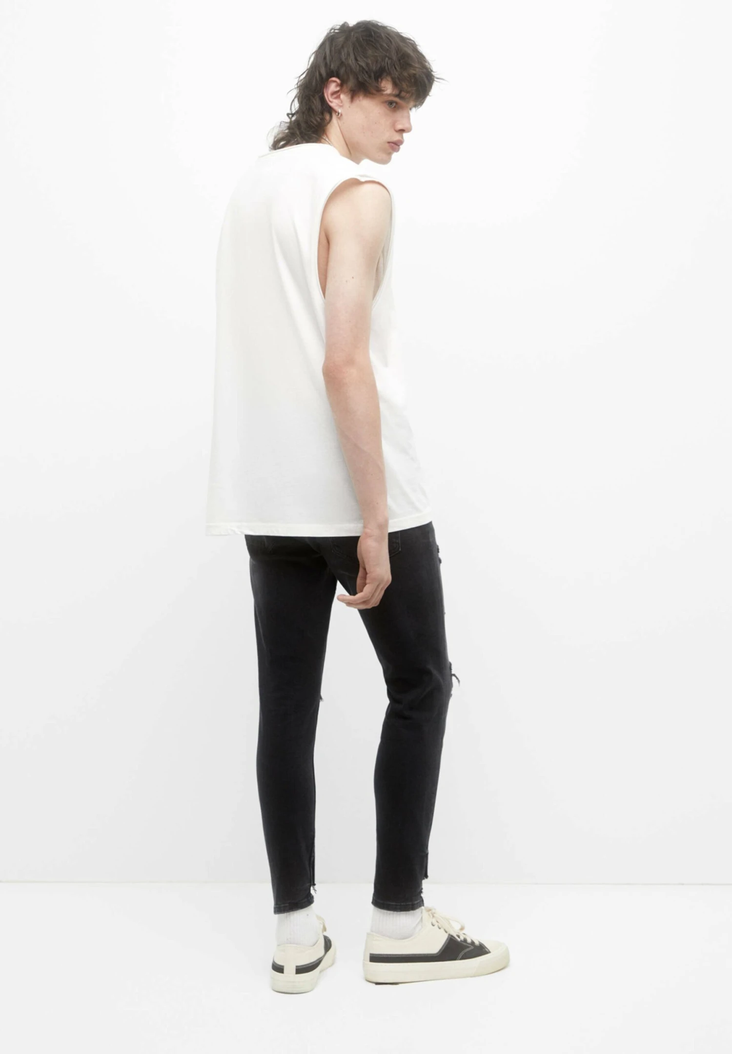 PULL & BEAR Ripped Carrot FitJeans Slim FitBlack Uomo Jeans PUC22G0PA-Q11 3 PULL & BEAR Ripped Carrot FitJeans Slim FitBlack Uomo Jeans PUC22G0PA-Q11 - immagine 3