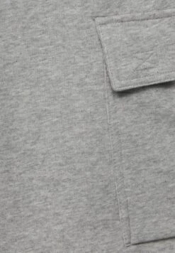 PULL & BEAR Bermuda Straight - Shorts - Grey 13 PULL & BEAR Bermuda Straight - Shorts - Grey -Pull & Bear 2fb1424101b649818d1fc9ef897ac916