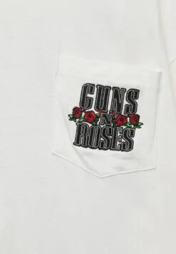 PULL & BEAR Guns N RosesWith Pocket - T-Shirt Con Stampa - White -Pull & Bear 2fb3978a3021443587378d04140ca96d