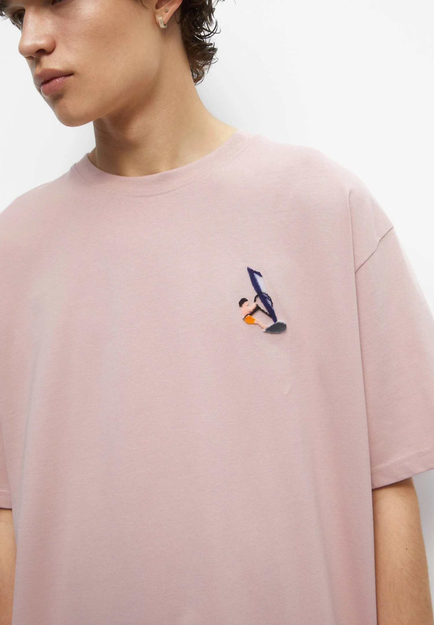 PULL & BEAR Short SleeveWith EmbroideryT-Shirt BasicPink Uomo T-shirt E Polo PUC22O1OL-J11 4 PULL & BEAR Short SleeveWith EmbroideryT-Shirt BasicPink Uomo T-shirt E Polo PUC22O1OL-J11 - immagine 4