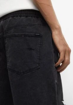 PULL & BEAR Ripped Bermuda Shorts Di JeansBlack Uomo Bermuda PUC22F0D8-Q11 12 PULL & BEAR Ripped Bermuda Shorts Di JeansBlack Uomo Bermuda PUC22F0D8-Q11 -Pull & Bear 31ebd2bbce1c4c4ea0d68080cd027e6c