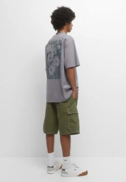 PULL & BEAR With RhinestonesShort SleeveT-Shirt Con StampaLight Grey Uomo T-shirt E Polo PUC22O1PR-C11