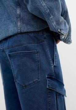 PULL & BEAR Cargo Bermuda - Shorts Di Jeans - Blue Denim -Pull & Bear 34a0d8ea33da4544b4b2721ebdf0ad3d