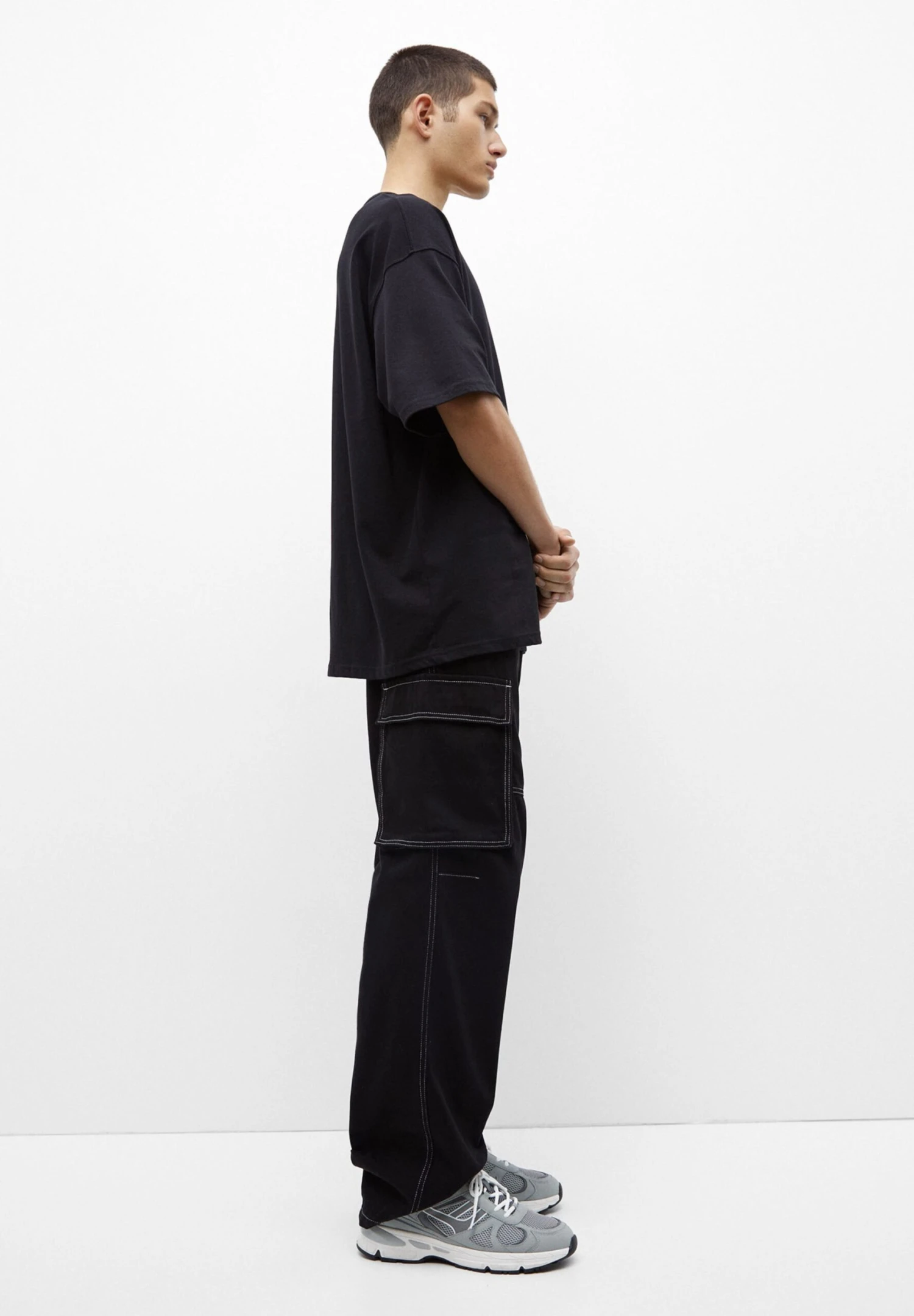 PULL & BEAR With Contrast Stitching- Pantaloni Cargo - Mottled Black 4 PULL & BEAR With Contrast Stitching- Pantaloni Cargo - Mottled Black - immagine 4