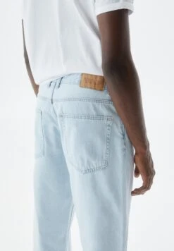 PULL & BEAR Wide LegJeans A SigarettaLight Blue Denim Uomo Jeans PUC22G0PQ-K12 11 PULL & BEAR Wide LegJeans A SigarettaLight Blue Denim Uomo Jeans PUC22G0PQ-K12 -Pull & Bear 36780373eaf94762b3f82707126a0116