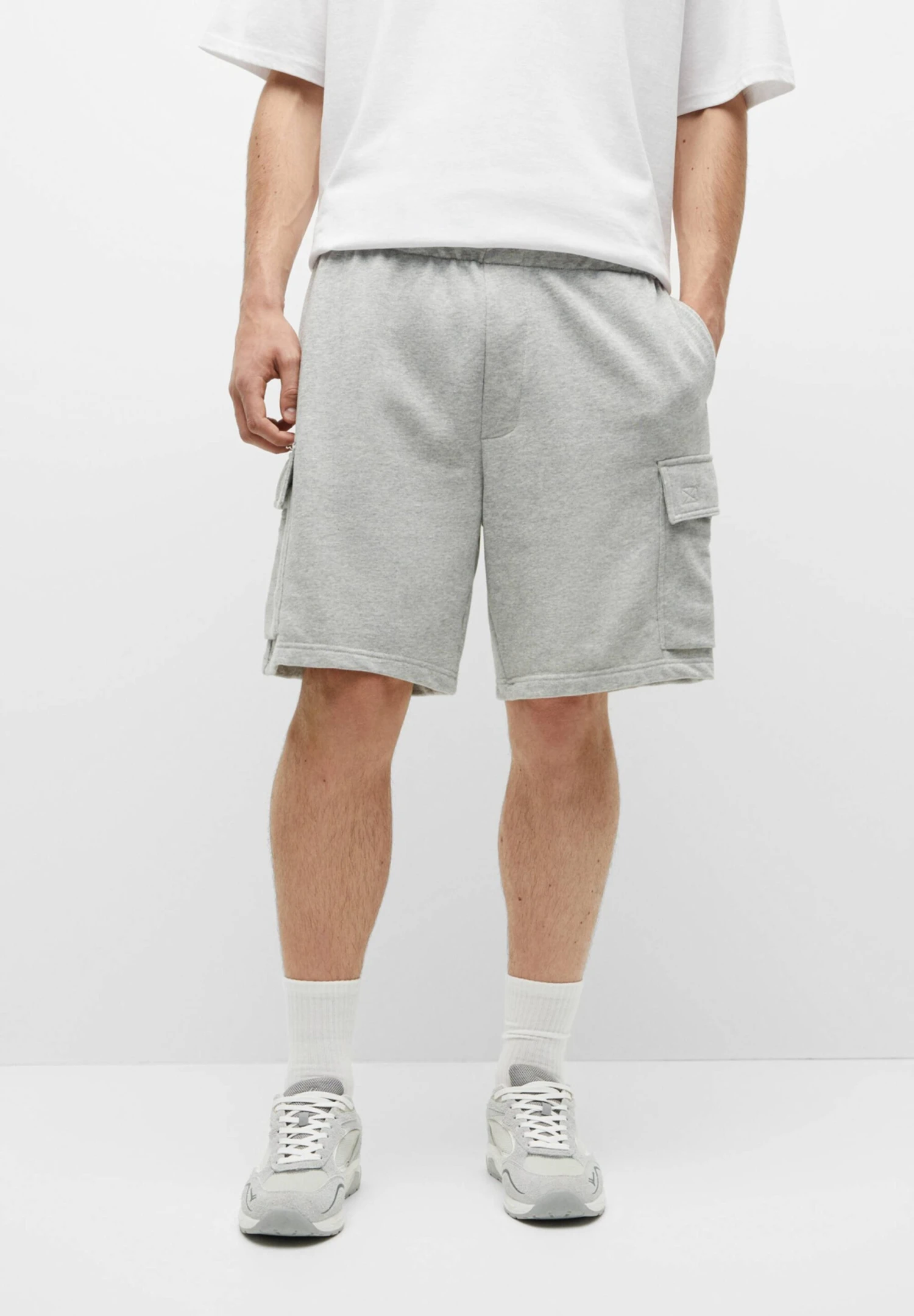 PULL & BEAR Bermuda Straight - Shorts - Grey 1 PULL & BEAR Bermuda Straight - Shorts - Grey