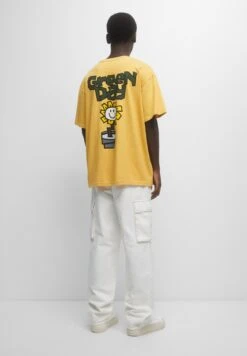 PULL & BEAR Green DayT-Shirt Con StampaYellow Uomo T-shirt E Polo PUC22O1P3-E11 -Pull & Bear 38197acc56da4294a0998b841304ad6c