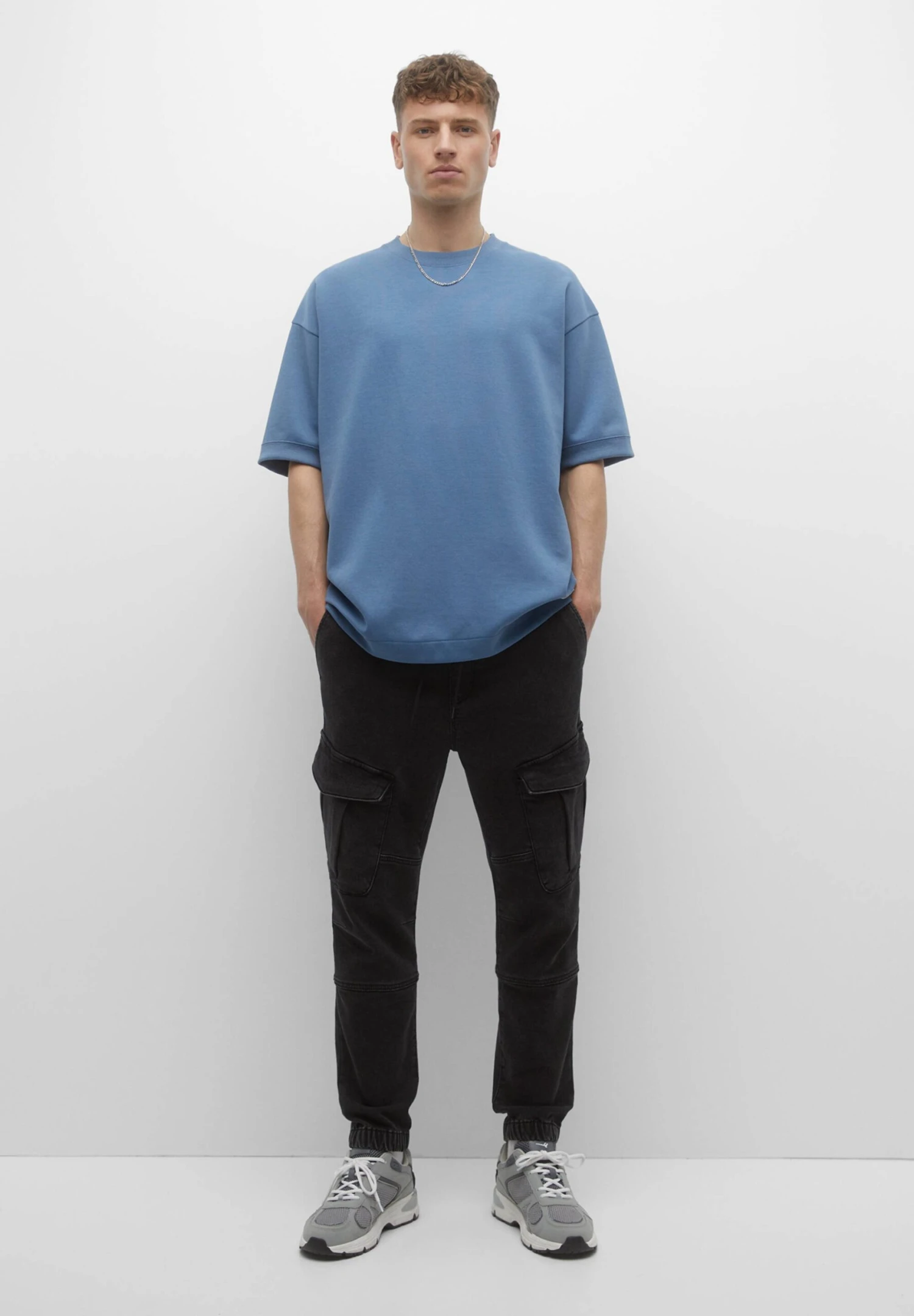 PULL & BEAR Basic Cargo- Jeans Tapered Fit - Black Denim 2 PULL & BEAR Basic Cargo- Jeans Tapered Fit - Black Denim - immagine 2