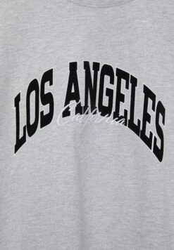 PULL & BEAR Los Angeles T-Shirt Con StampaLight Grey Uomo T-shirt E Polo PUC22O1P6-C11 11 PULL & BEAR Los Angeles T-Shirt Con StampaLight Grey Uomo T-shirt E Polo PUC22O1P6-C11 -Pull & Bear 3a7da3b30b20451b881679b498dcd13c