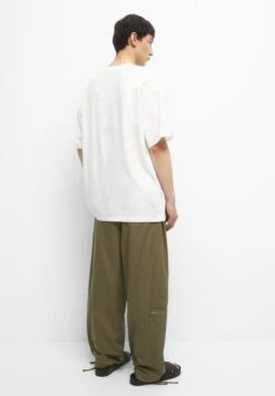 PULL & BEAR With Short Sleeves And Slogan PrintT-Shirt Con StampaWhite Uomo T-shirt E Polo PUC22O1NQ-A11 -Pull & Bear 3a9b6edb675647979fdc31addb880e7c