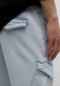 PULL & BEAR Basic Cargo Jeans Tapered FitLight Blue Denim Uomo Jeans PUC22G0ON-K11 -Pull & Bear 3bc8f6d8338f4dbd99223adfd594056b