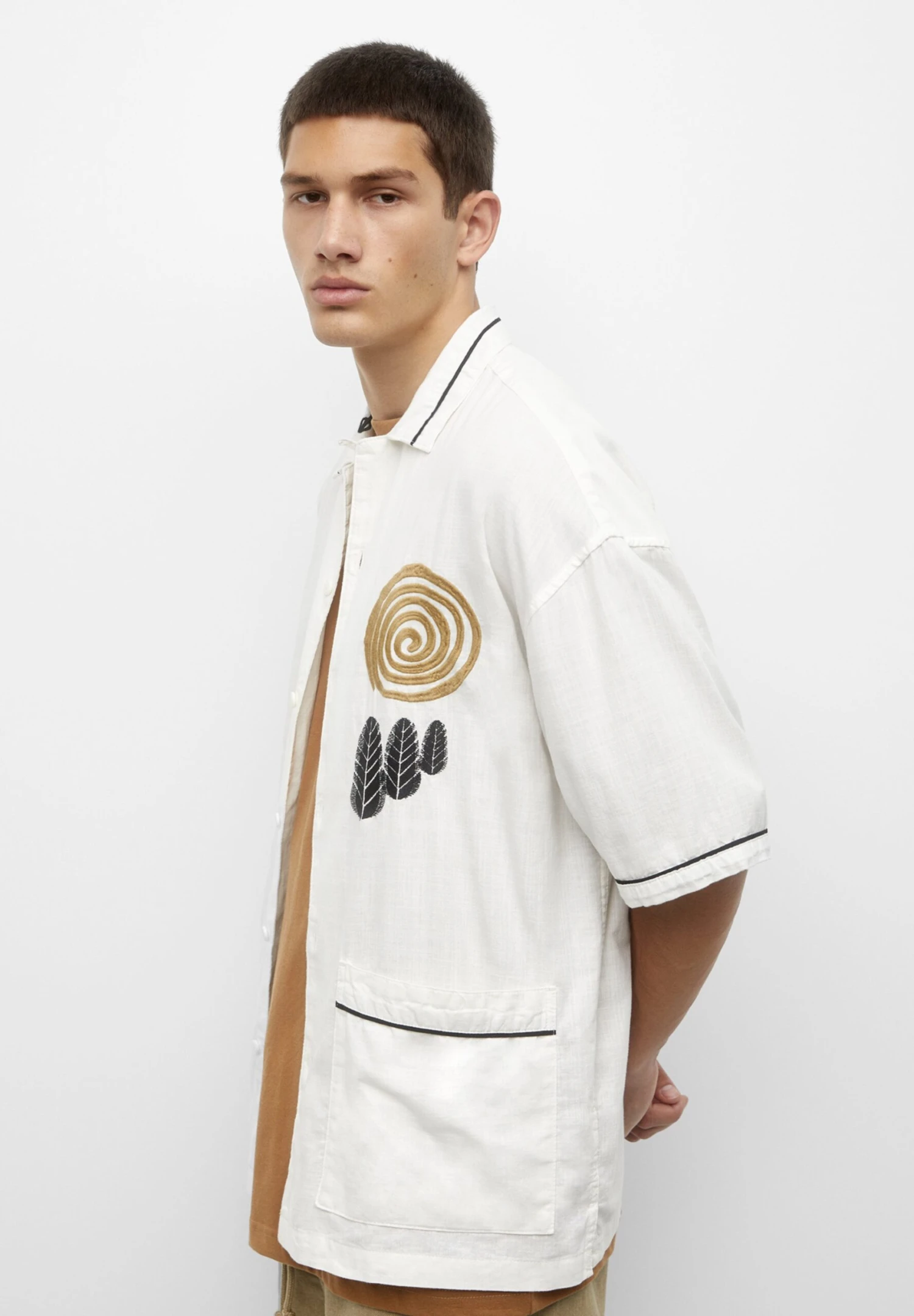 PULL & BEAR Embroidered Short SleeveCamiciaWhite Uomo Camicie PUC82N000-A11 6 PULL & BEAR Embroidered Short SleeveCamiciaWhite Uomo Camicie PUC82N000-A11 - immagine 6