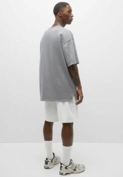 PULL & BEAR Bermuda JoggingShortsWhite Uomo Bermuda PUC22F0BO-A11 -Pull & Bear 4048e89fb87040c188a7140029cbdaa6