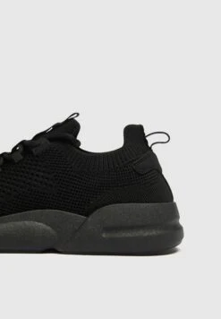 PULL & BEAR Sneakers BasseBlack Uomo Sneaker PUC12O0E5-Q11 -Pull & Bear 41d8780819a34b3faf07dcd95682eeae