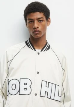 PULL & BEAR Varsity - Giubbotto Bomber - White -Pull & Bear 4365833ffffb4d07abb7ef0040f37978