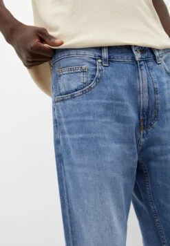 PULL & BEAR Jeans A SigarettaLight Blue Denim Uomo Jeans PUC22G0P7-K11 -Pull & Bear 43c30c0dfb9143a0b04b954577cf4243