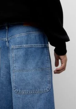 PULL & BEAR Baggy Fit Extra Wide-Leg-Bermuda - Shorts Di Jeans - Blue Denim -Pull & Bear 43d7bef46c1f42f3bc13fc7e0a1100aa