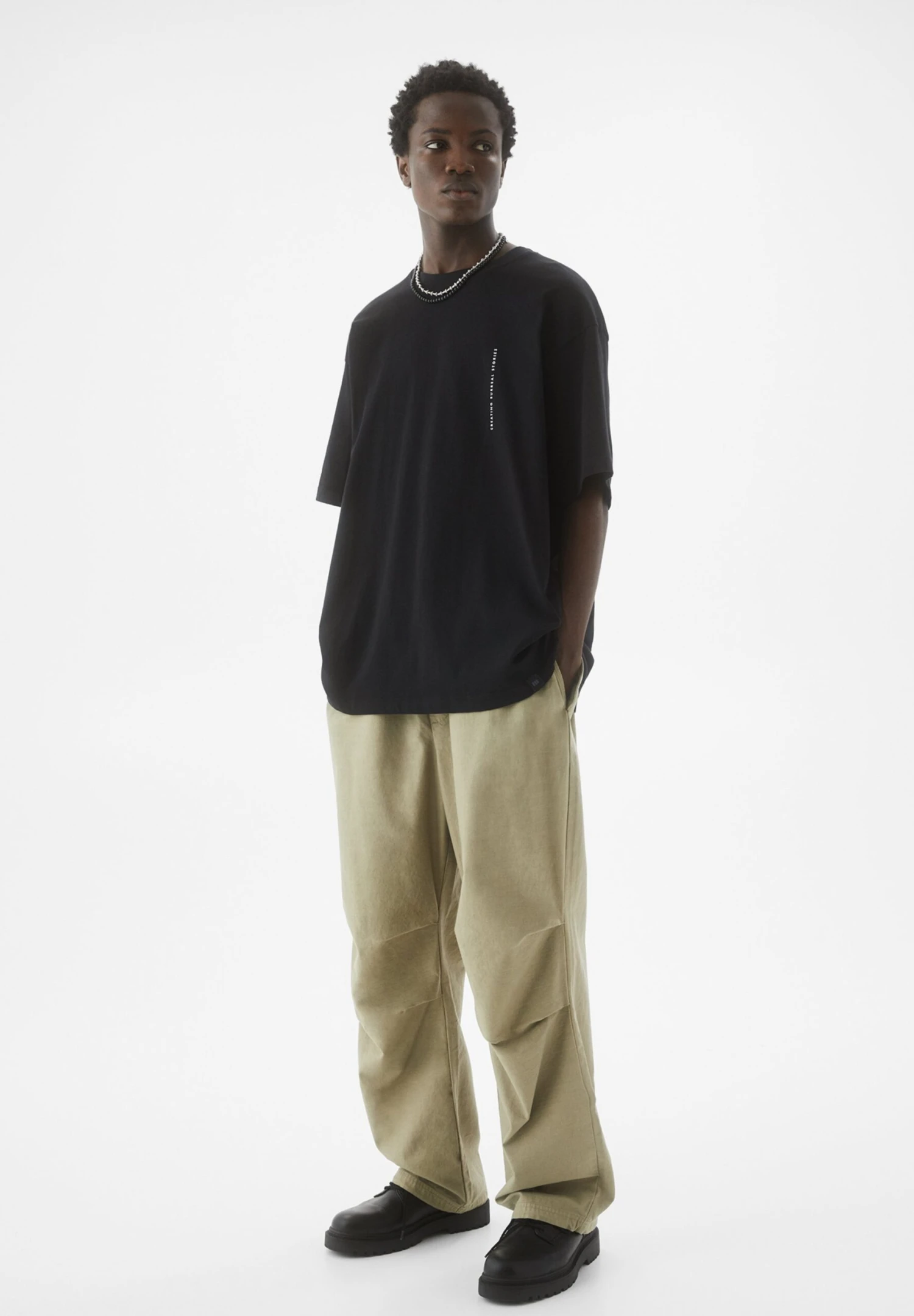 PULL & BEAR Slogan PhotographT-Shirt Con StampaBlack Uomo T-shirt E Polo PUC22O1QH-Q11 2 PULL & BEAR Slogan PhotographT-Shirt Con StampaBlack Uomo T-shirt E Polo PUC22O1QH-Q11 - immagine 2