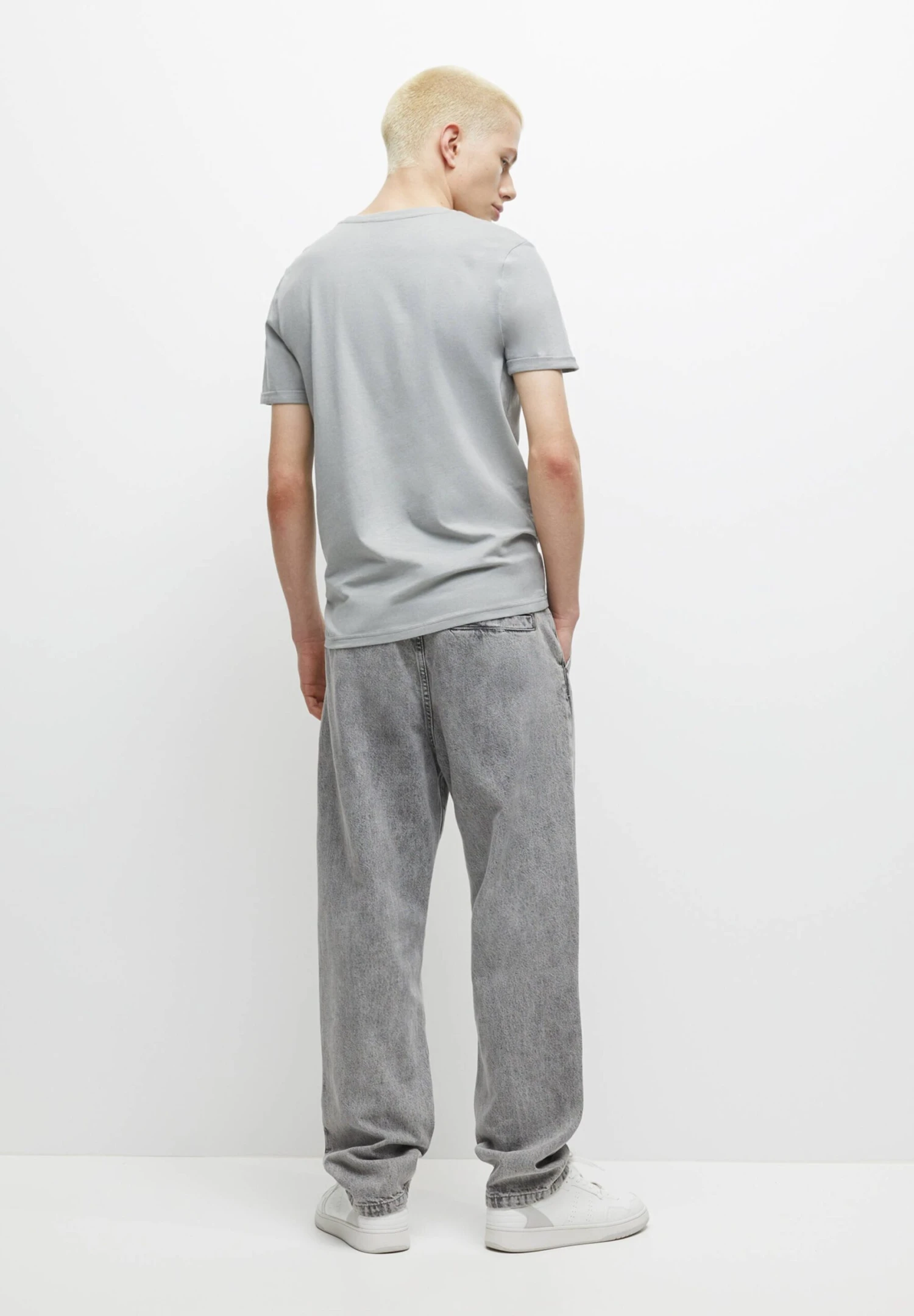 PULL & BEAR Basic-Im Muscle-FitT-Shirt BasicGrey Uomo T-shirt E Polo PUC22O0ZL-C11 3 PULL & BEAR Basic-Im Muscle-FitT-Shirt BasicGrey Uomo T-shirt E Polo PUC22O0ZL-C11 - immagine 3