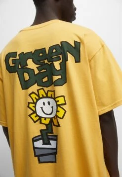 PULL & BEAR Green DayT-Shirt Con StampaYellow Uomo T-shirt E Polo PUC22O1P3-E11 -Pull & Bear 46778991bac14890b27d6d5bc9bcbba6