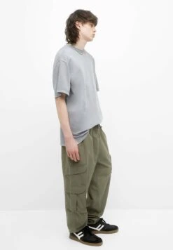 PULL & BEAR Joggers In Technical FabricPantaloni CargoKhaki Uomo Pantaloni PUC22E0EP-N11 -Pull & Bear 46ddc2d1960044d1837c94a33408321b