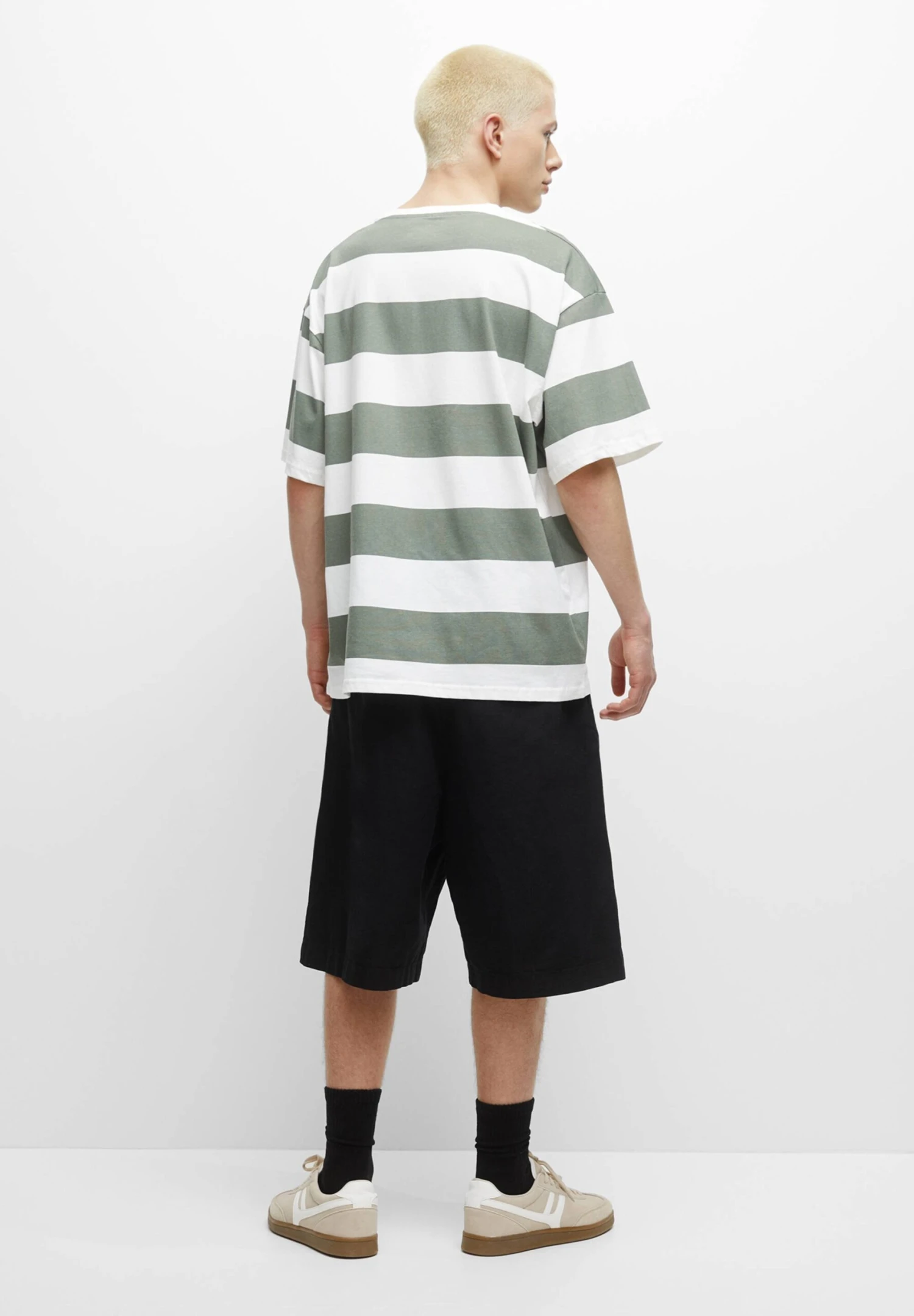 PULL & BEAR Striped Short SleeveT-Shirt Con StampaGreen Uomo T-shirt E Polo PUC22O1KJ-M11 3 PULL & BEAR Striped Short SleeveT-Shirt Con StampaGreen Uomo T-shirt E Polo PUC22O1KJ-M11 - immagine 3