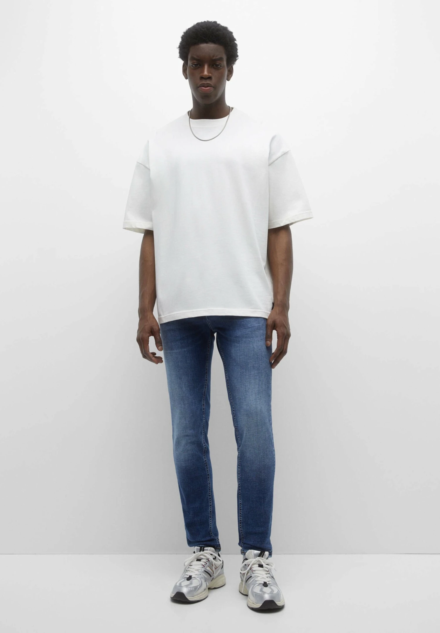 PULL & BEAR Faded Jeans Slim FitDark Blue Denim Uomo Jeans PUC22G0OQ-K11 2 PULL & BEAR Faded Jeans Slim FitDark Blue Denim Uomo Jeans PUC22G0OQ-K11 - immagine 2