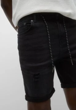 PULL & BEAR Ripped BermudaShorts Di JeansBlack Uomo Bermuda PUC22F0C0-Q11 -Pull & Bear 483c4e76c0064c5b8dc471937ebd10aa