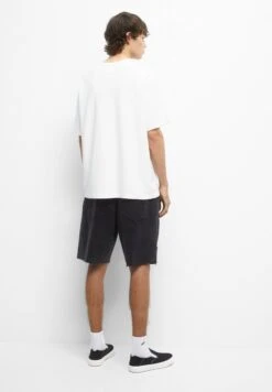 PULL & BEAR Ripped Bermuda Shorts Di JeansBlack Uomo Bermuda PUC22F0D8-Q11 10 PULL & BEAR Ripped Bermuda Shorts Di JeansBlack Uomo Bermuda PUC22F0D8-Q11 -Pull & Bear 498650764047485c9273a710744f3063