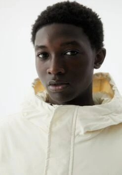 PULL & BEAR Pouch PocketGiacca Da Mezza StagioneBeige Uomo Giacche PUC22T0SO-B11 -Pull & Bear 4ae7045f64854f7a8409651c2e4ec25a