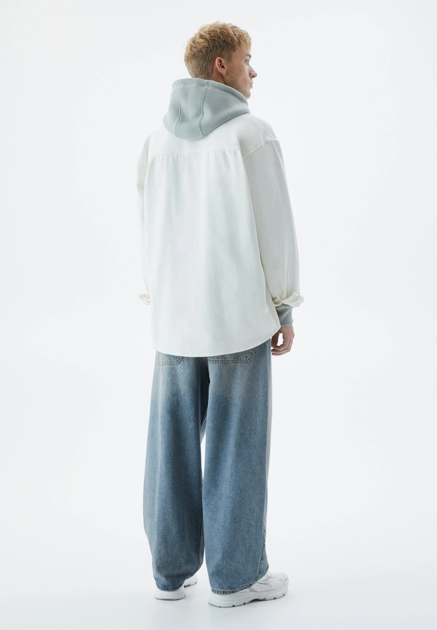 PULL & BEAR Long Sleeve With PocketCamiciaWhite Uomo Camicie PUC22D0KK-A11 3 PULL & BEAR Long Sleeve With PocketCamiciaWhite Uomo Camicie PUC22D0KK-A11 - immagine 3