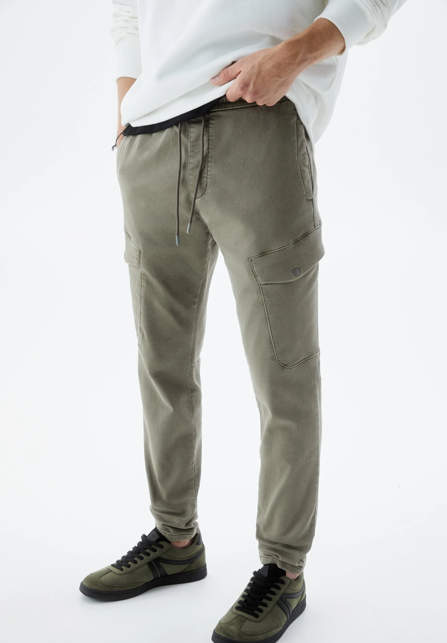 PULL & BEAR With PocketsPantaloni SportiviKhaki Uomo Pantaloni Sportivi E Joggers PUC22E0EV-N11 1 PULL & BEAR With PocketsPantaloni SportiviKhaki Uomo Pantaloni Sportivi E Joggers PUC22E0EV-N11