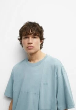 PULL & BEAR Stwd Short Sleeve Cut-Out T-Shirt BasicGreen Uomo T-shirt E Polo PUC22O1OB-M11 -Pull & Bear 4e9557c2ccb34beaa671f726399a9bd3