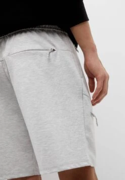 PULL & BEAR Jogger Bermuda With ZipsShortsLight Grey Uomo Bermuda PUC22F0BF-C12 11 PULL & BEAR Jogger Bermuda With ZipsShortsLight Grey Uomo Bermuda PUC22F0BF-C12 -Pull & Bear 5053dda8558c4cb2b5e375f8fd983486