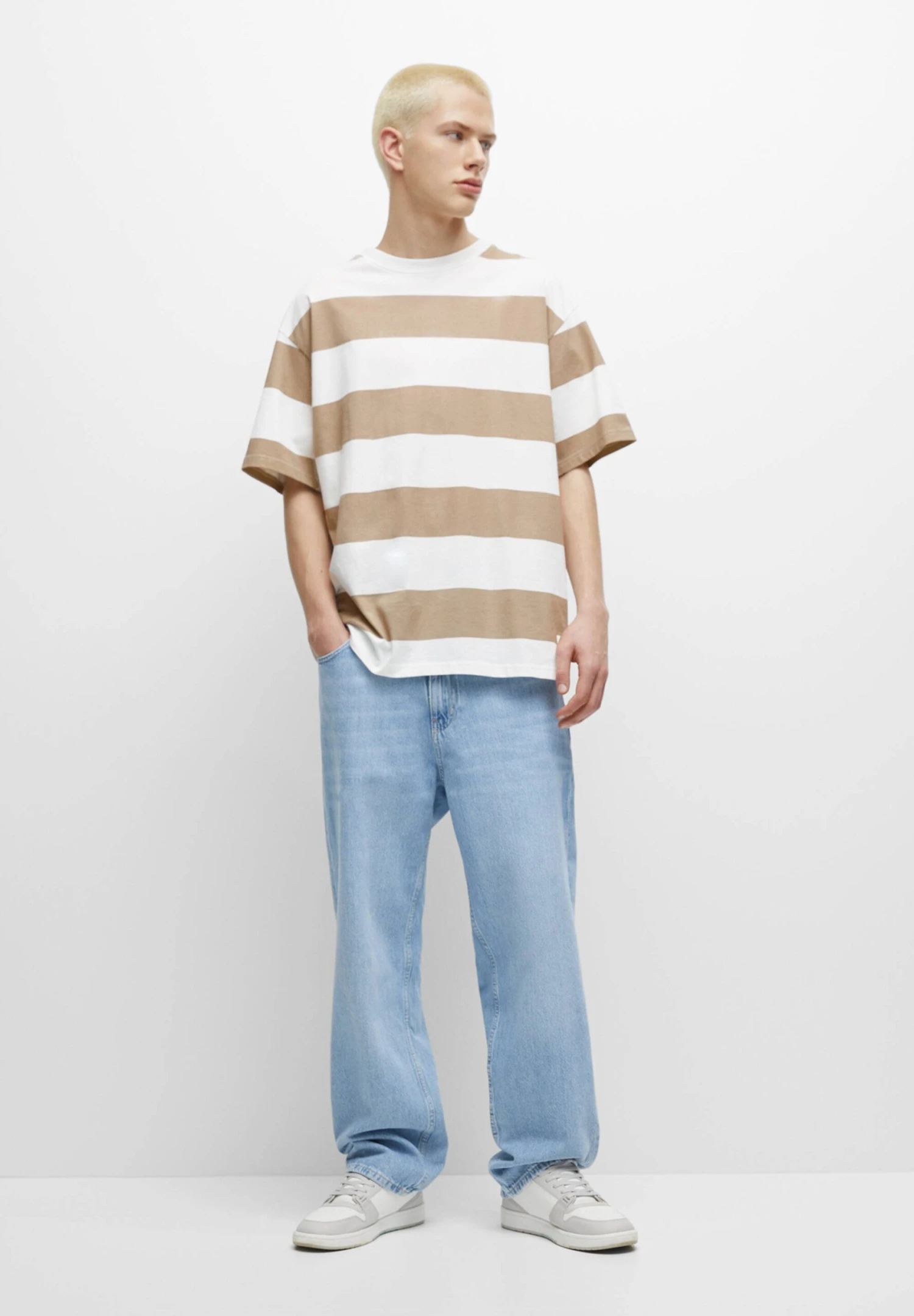 PULL & BEAR Striped Short SleeveT-Shirt Con StampaSand Uomo T-shirt E Polo PUC22O1KJ-B11 2 PULL & BEAR Striped Short SleeveT-Shirt Con StampaSand Uomo T-shirt E Polo PUC22O1KJ-B11 - immagine 2