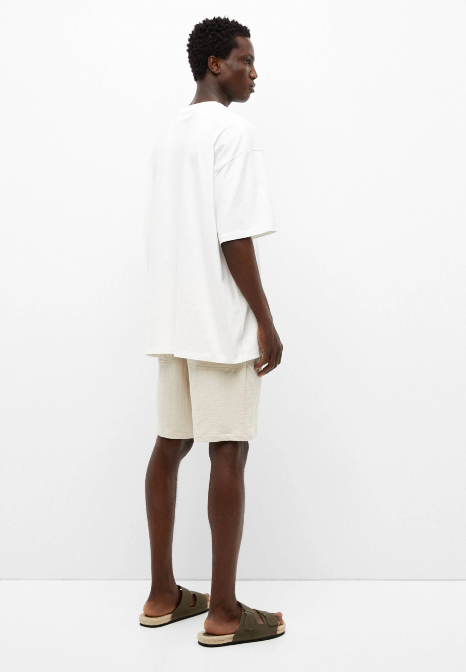 PULL & BEAR BrooklynT-Shirt Con StampaWhite Uomo T-shirt E Polo PUC22O1MK-A11 3 PULL & BEAR BrooklynT-Shirt Con StampaWhite Uomo T-shirt E Polo PUC22O1MK-A11 - immagine 3