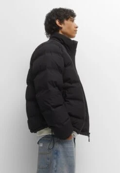 PULL & BEAR Basic Coloured-Puffer Giacca InvernaleBlack Uomo Giacche PUC22T0T6-Q11 -Pull & Bear 54efaed3fa384395bff62c0bd0f9e076