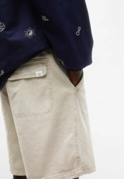 PULL & BEAR Basic Colourful Bermuda - Shorts - Beige -Pull & Bear 5766ebea8b6a4e6993c7ba1d0690178e