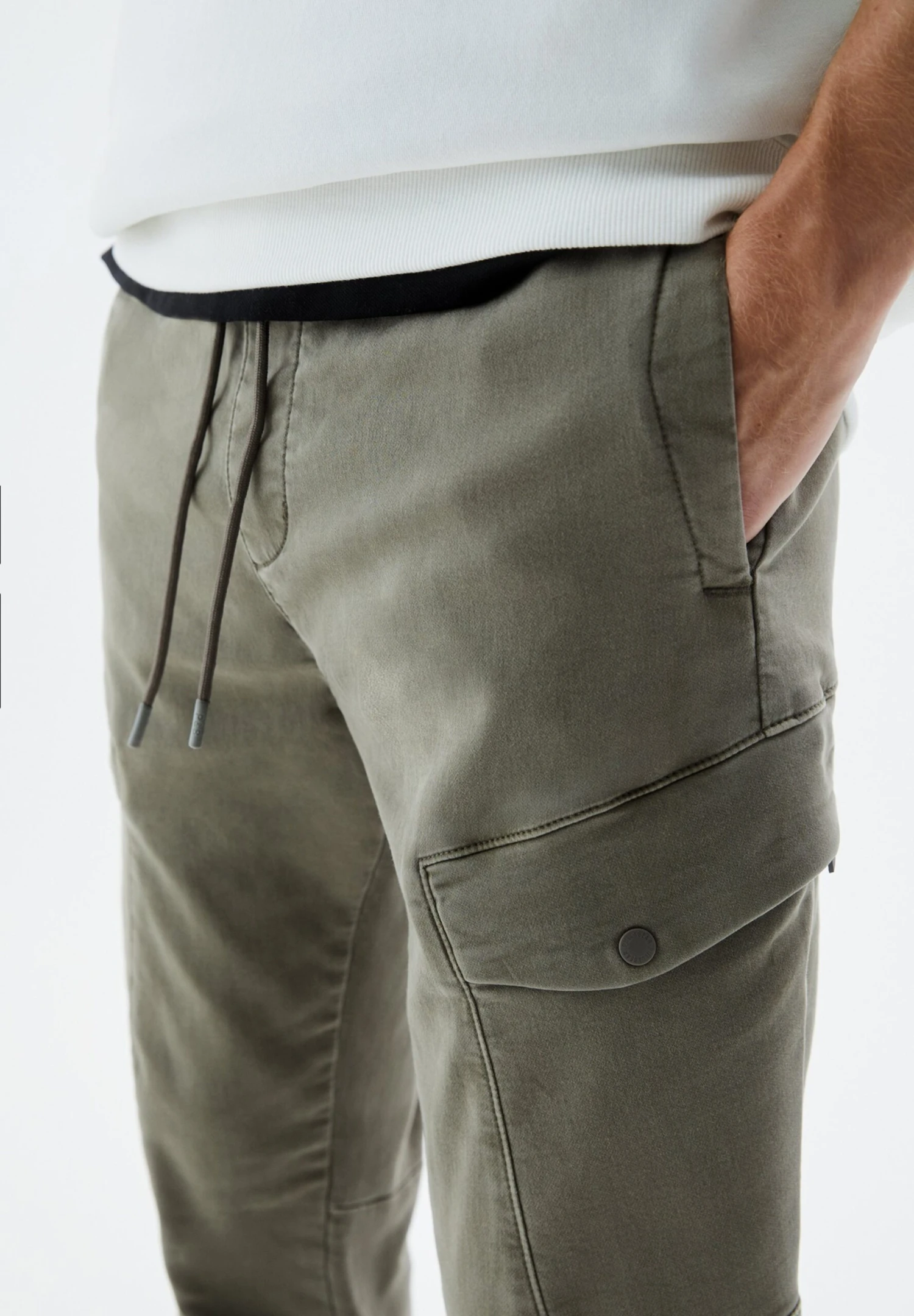 PULL & BEAR With PocketsPantaloni SportiviKhaki Uomo Pantaloni Sportivi E Joggers PUC22E0EV-N11 4 PULL & BEAR With PocketsPantaloni SportiviKhaki Uomo Pantaloni Sportivi E Joggers PUC22E0EV-N11 - immagine 4