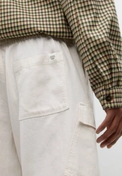 PULL & BEAR Rustic Bermuda- Shorts - Beige -Pull & Bear 59340f878b5644feaf63d0b9c75c99f9