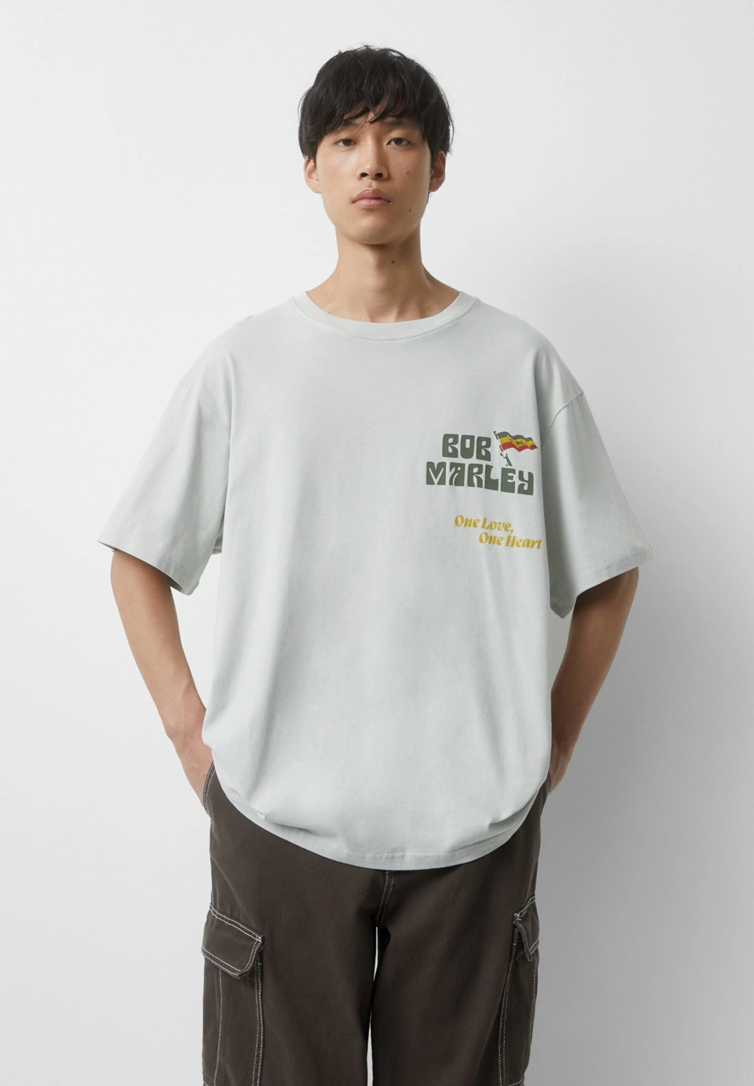 PULL & BEAR Bob Marley European T-Shirt Con StampaGreen Uomo T-shirt E Polo PUC22O1PF-M11 3 PULL & BEAR Bob Marley European T-Shirt Con StampaGreen Uomo T-shirt E Polo PUC22O1PF-M11 - immagine 3