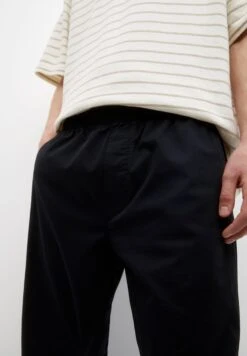 PULL & BEAR BasicPantaloni SportiviBlack Uomo Pantaloni PUC22E0EE-Q11 -Pull & Bear 5b1e3176a5924874b1eb14ca20a30fcd