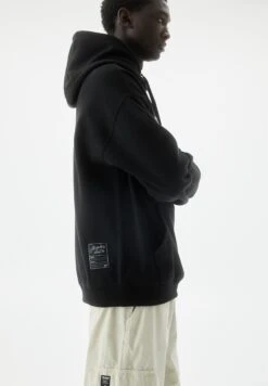 PULL & BEAR Louis Varsity Felpa Con CappuccioBlack Uomo Maglieria E Felpe PUC22S0R1-Q11 12 PULL & BEAR Louis Varsity Felpa Con CappuccioBlack Uomo Maglieria E Felpe PUC22S0R1-Q11 -Pull & Bear 5b4ba97969014b0b8a24a67c85cc7447