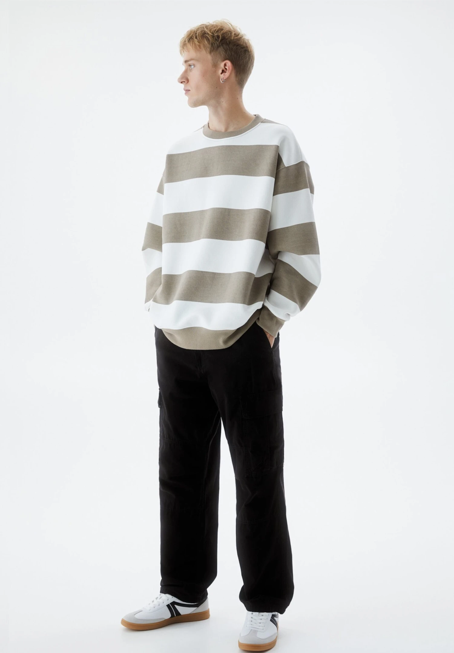 PULL & BEAR Basic Round Neck StripedFelpaLight Brown Uomo Maglieria E Felpe PUC22S0R7-O11 2 PULL & BEAR Basic Round Neck StripedFelpaLight Brown Uomo Maglieria E Felpe PUC22S0R7-O11 - immagine 2