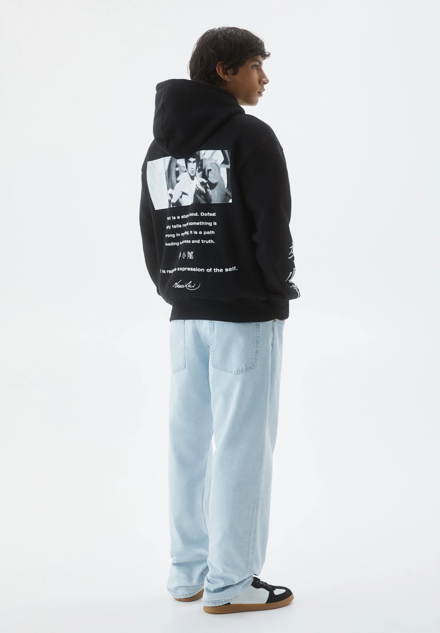 PULL & BEAR Bruce Lee Felpa Con CappuccioBlack Uomo Maglieria E Felpe PUC22S0RA-Q11 1 PULL & BEAR Bruce Lee Felpa Con CappuccioBlack Uomo Maglieria E Felpe PUC22S0RA-Q11