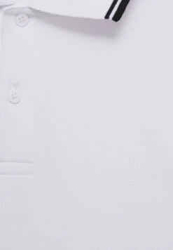 PULL & BEAR With Contrast Collar - Polo - White -Pull & Bear 5d512e19fe85448a8247b4a2d273d5d5