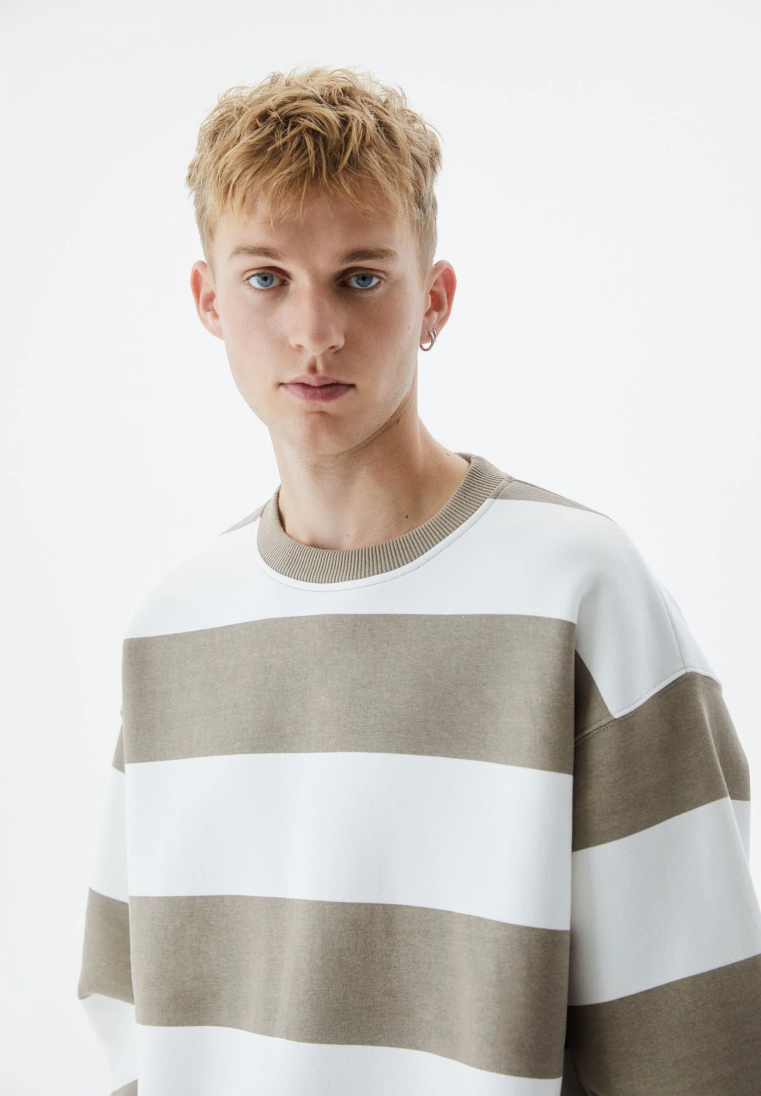PULL & BEAR Basic Round Neck StripedFelpaLight Brown Uomo Maglieria E Felpe PUC22S0R7-O11 4 PULL & BEAR Basic Round Neck StripedFelpaLight Brown Uomo Maglieria E Felpe PUC22S0R7-O11 - immagine 4
