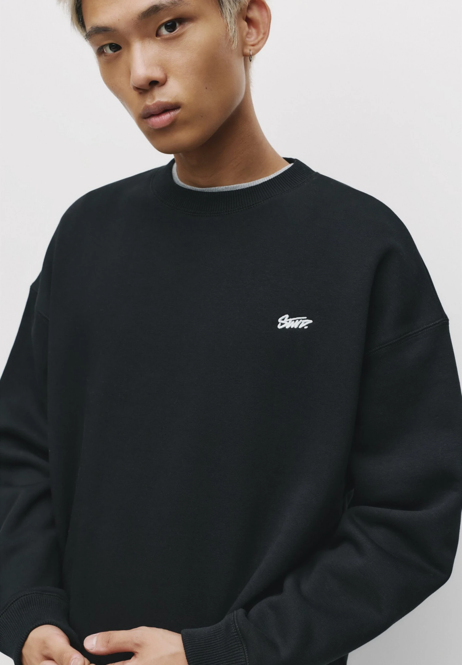 PULL & BEAR ROUND NECK STWD - Felpa - Black 4 PULL & BEAR ROUND NECK STWD - Felpa - Black - immagine 4