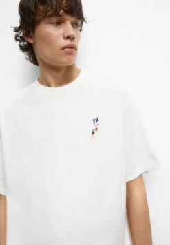 PULL & BEAR Short SleeveWith EmbroideryT-Shirt BasicWhite Uomo T-shirt E Polo PUC22O1OK-A11 -Pull & Bear 5f0196d79dde42d1b9c67f978a105e36