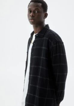 PULL & BEAR Long Sleeve Checked CamiciaBlack Uomo Camicie PUC22D0KG-Q11 -Pull & Bear 5f2c45f03c2e41679b9221f0346fb25d
